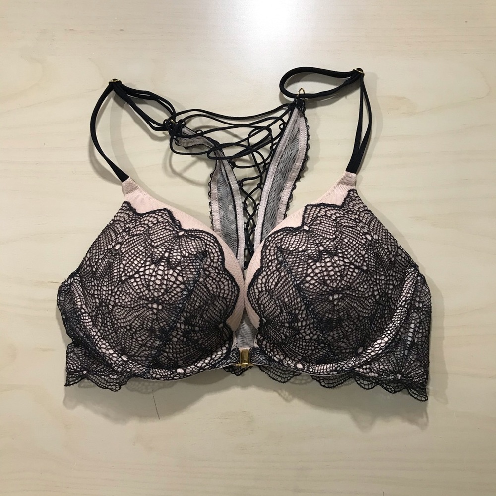 NWOT Victoria’s Secret Lace Bombshell Plunge 32A